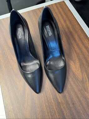 MICHAEL Michael Kors Black Pointed-Toe Leather Heels